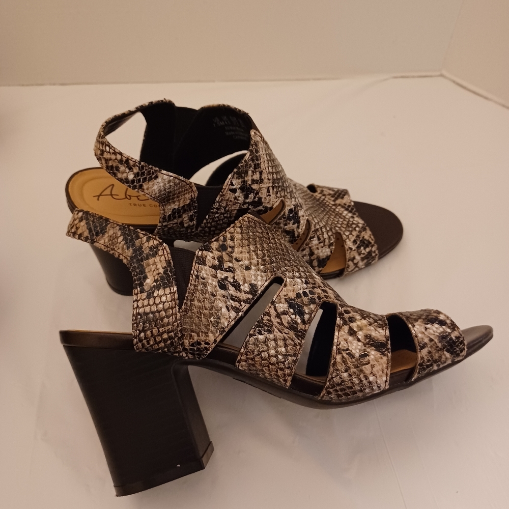 Thick Chunky Heel Sandals - Picture 9 of 12